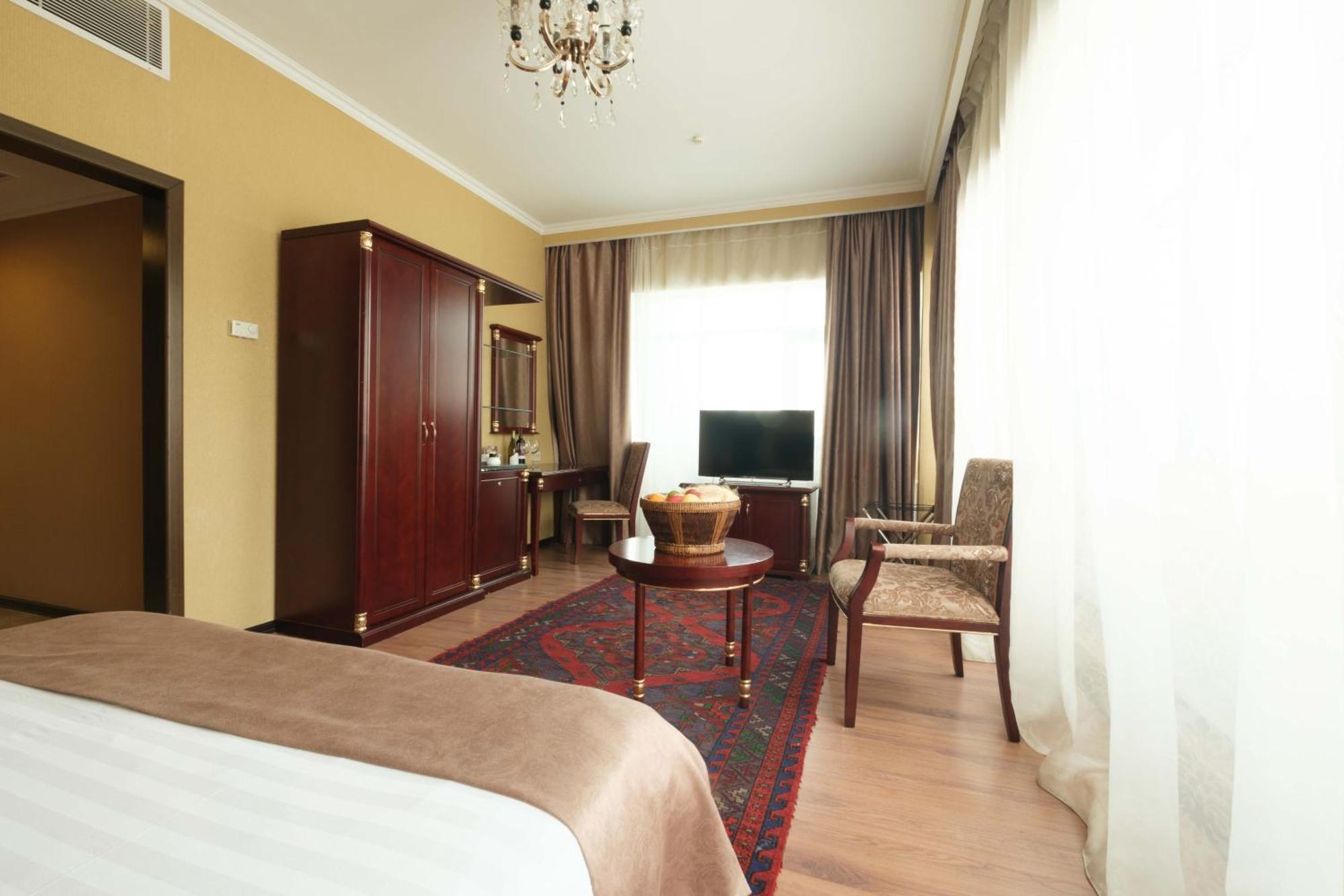 Reikartz Park Astana Ex-Royal Park Hotel & Spa Dış mekan fotoğraf