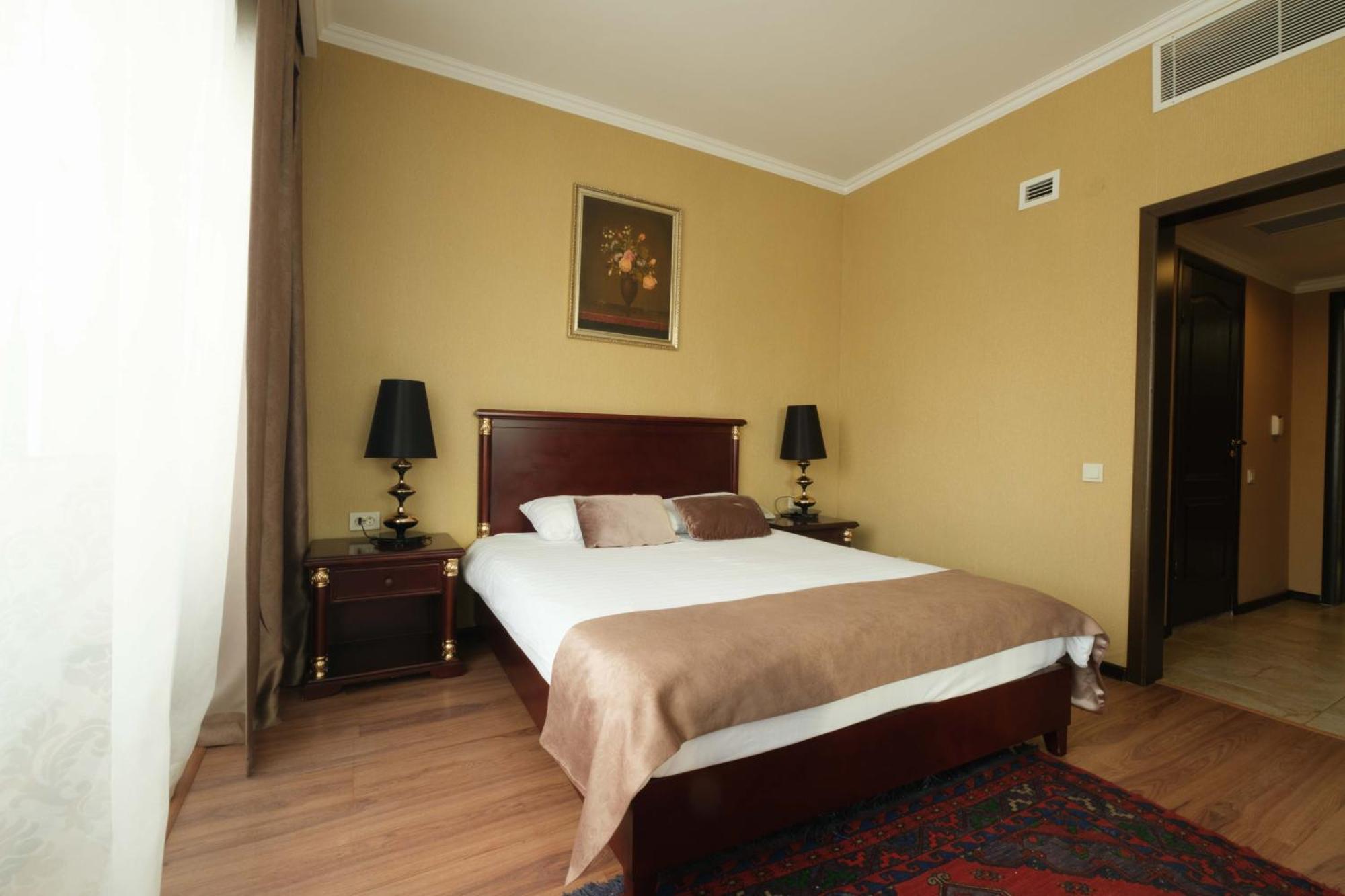 Reikartz Park Astana Ex-Royal Park Hotel & Spa Dış mekan fotoğraf