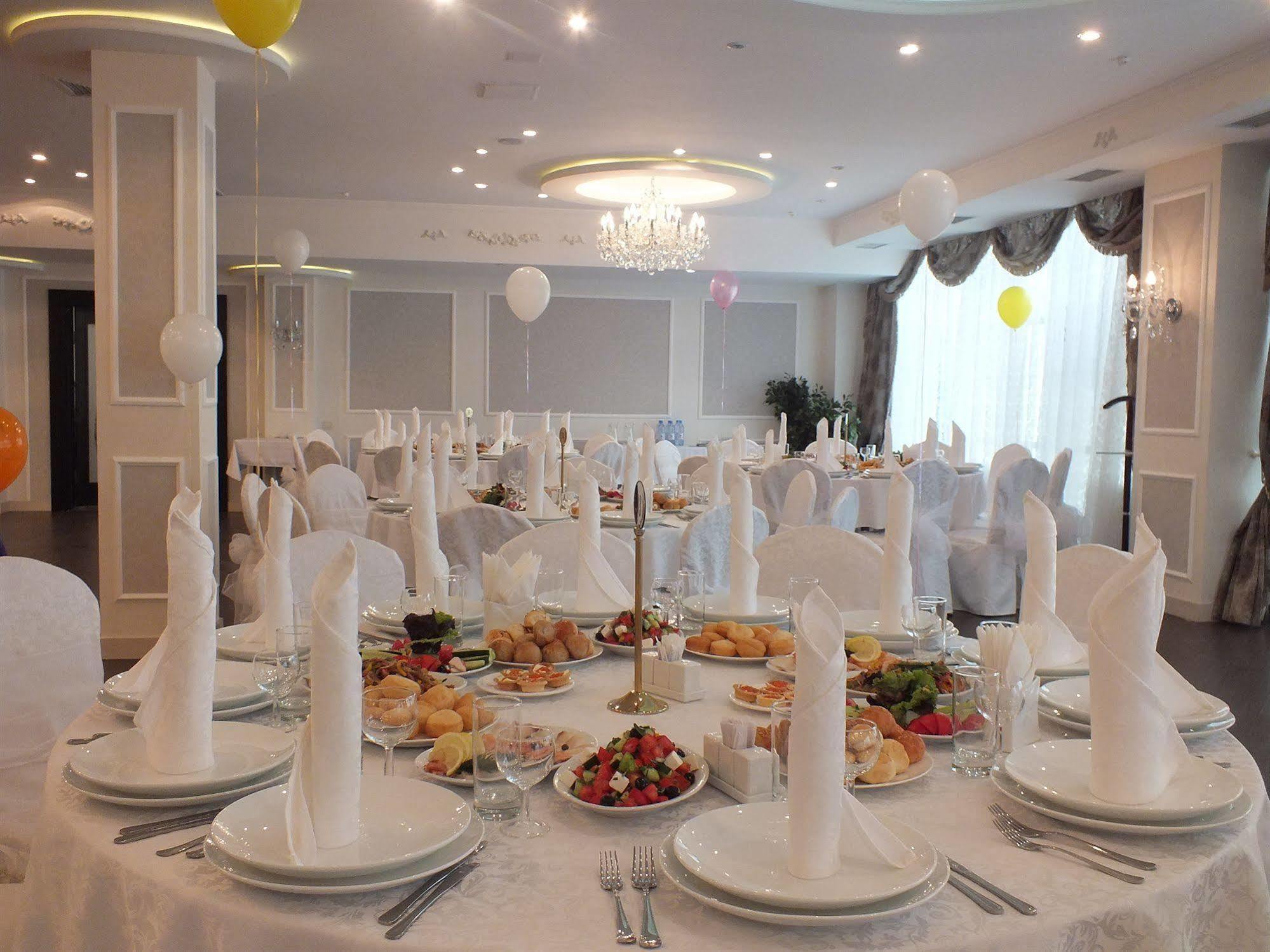 Reikartz Park Astana Ex-Royal Park Hotel & Spa Dış mekan fotoğraf